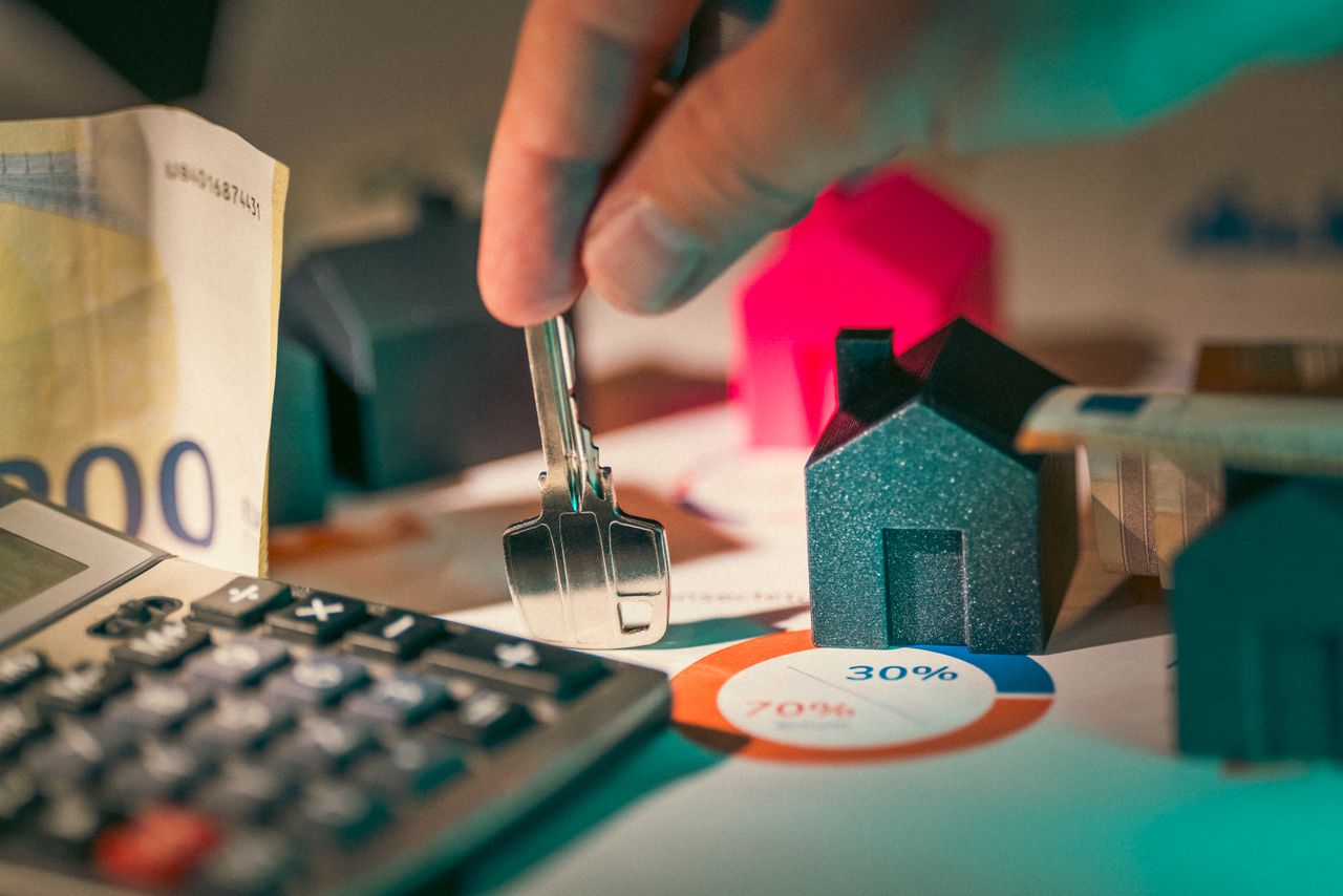 Crafting Captivating Headlines: Your awesome post title goes here A close-up of real estate financial planning with keys, calculator, and money.